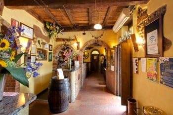 Entrata bar osteria degli amici